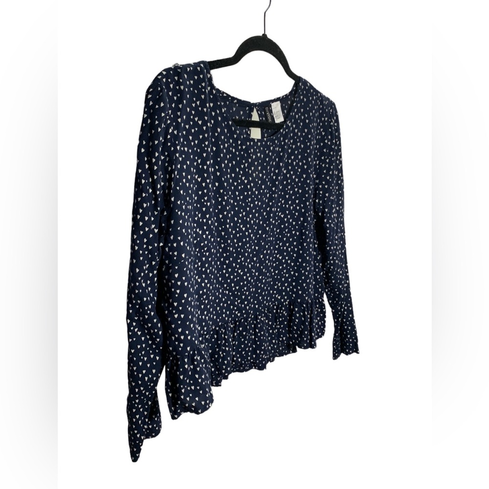 Divided soft flowy blouse